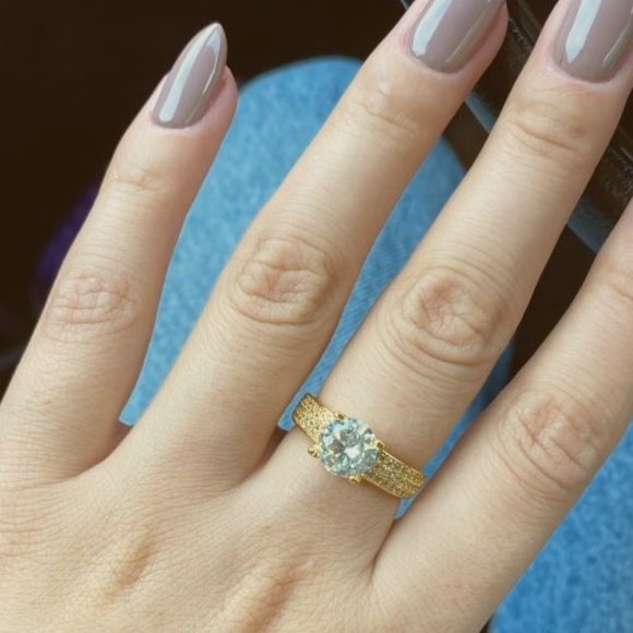 New 2CT Lab Diamond ring - Picture 3 of 3